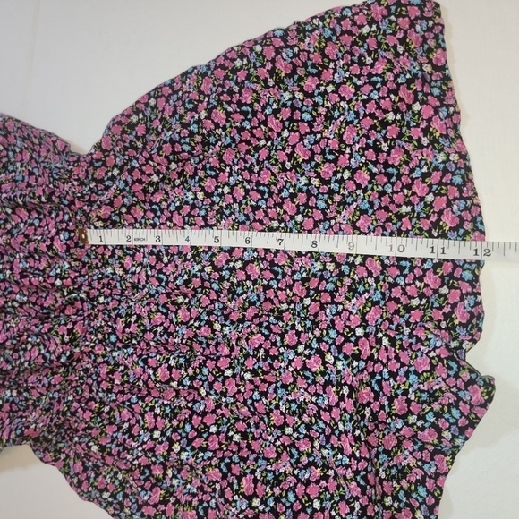 Forever 21 small Jumper shorts outfit. Romper  Black with floral. - Picture 10 of 11